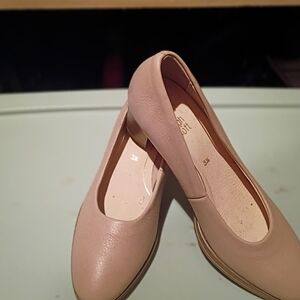 Ara Cream Heels Sophisticated Style